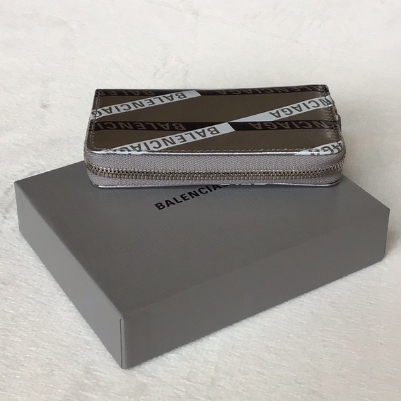 BALENCIAGA SMALL LEATHER WALLET/ CARD HOLDER WITH ALL AROUND ZIPPER.